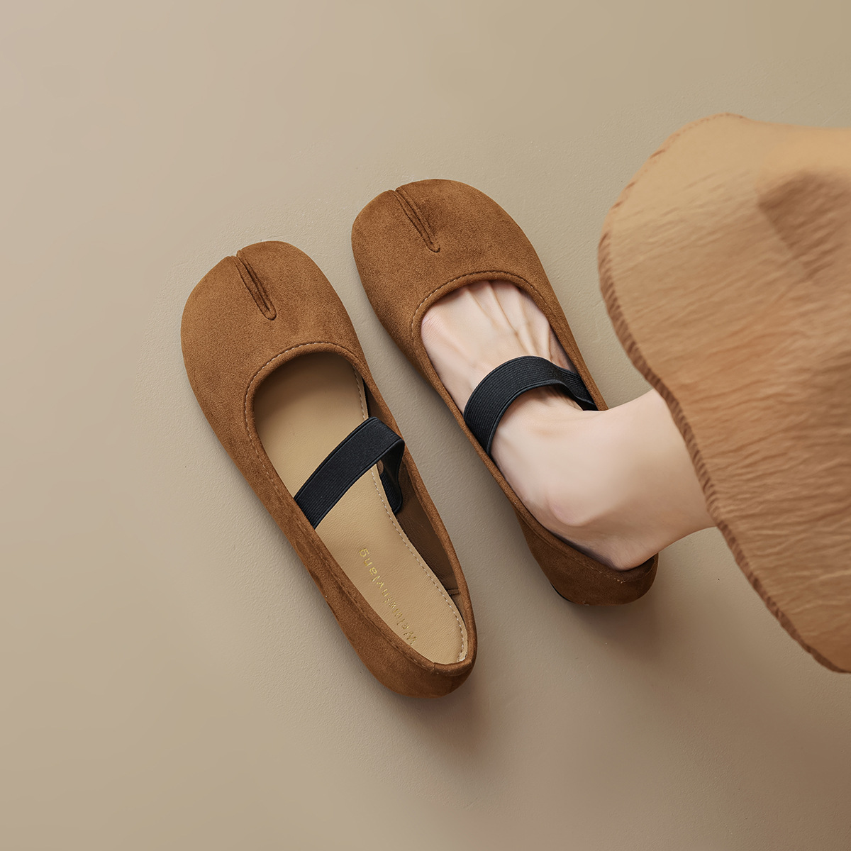 威威女郎 平底芭蕾单鞋一字带玛丽珍鞋浅口复古分趾猪蹄鞋