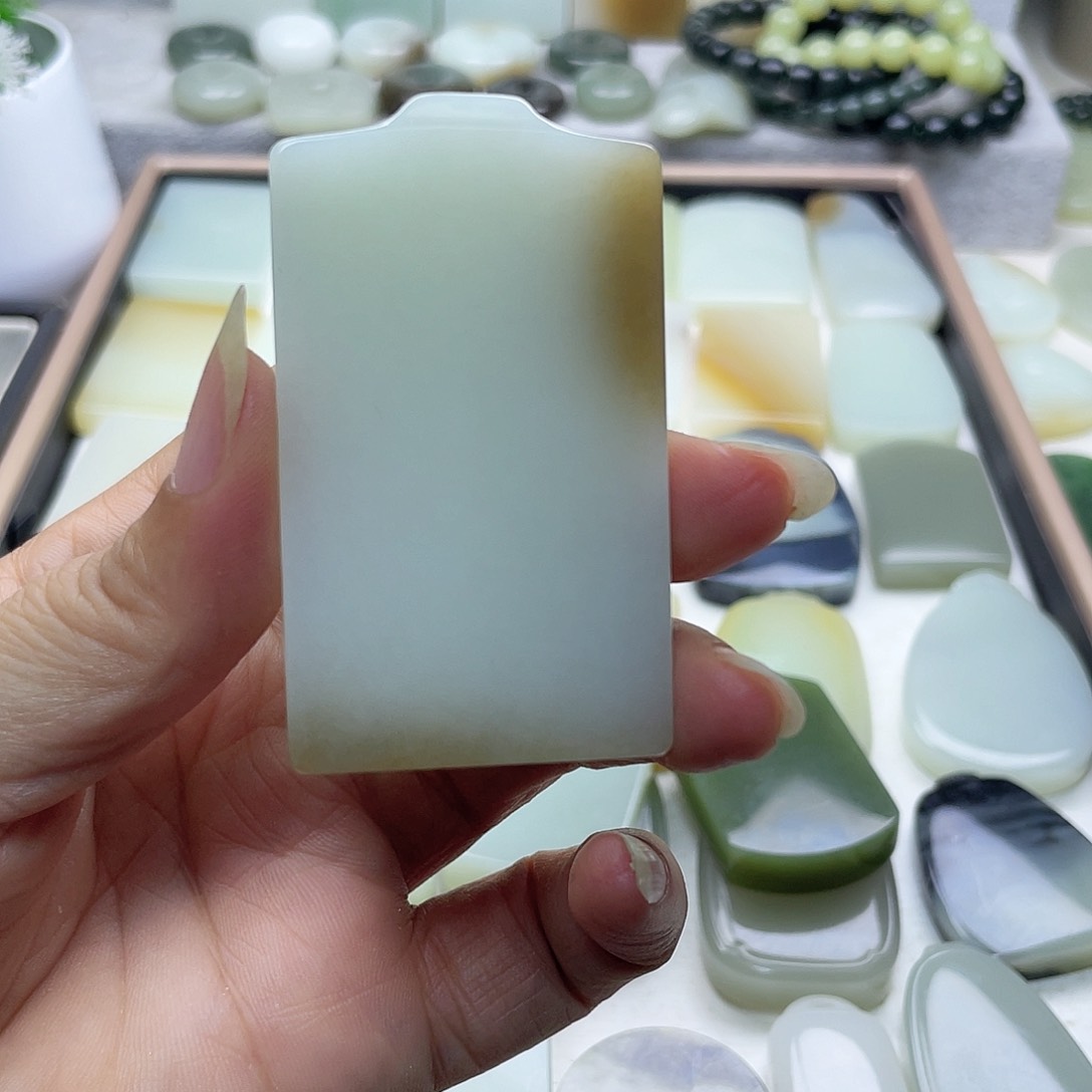 颈饰未镶嵌和田玉（糖玉）星**语