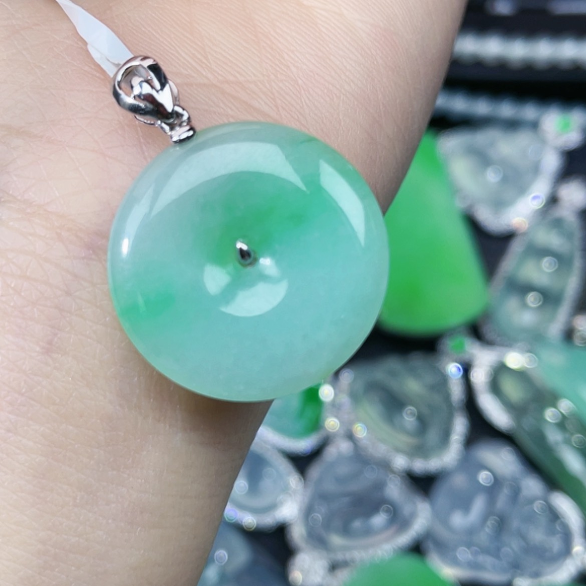 【闪购商品】翡翠颈饰18K金镶嵌翡翠44