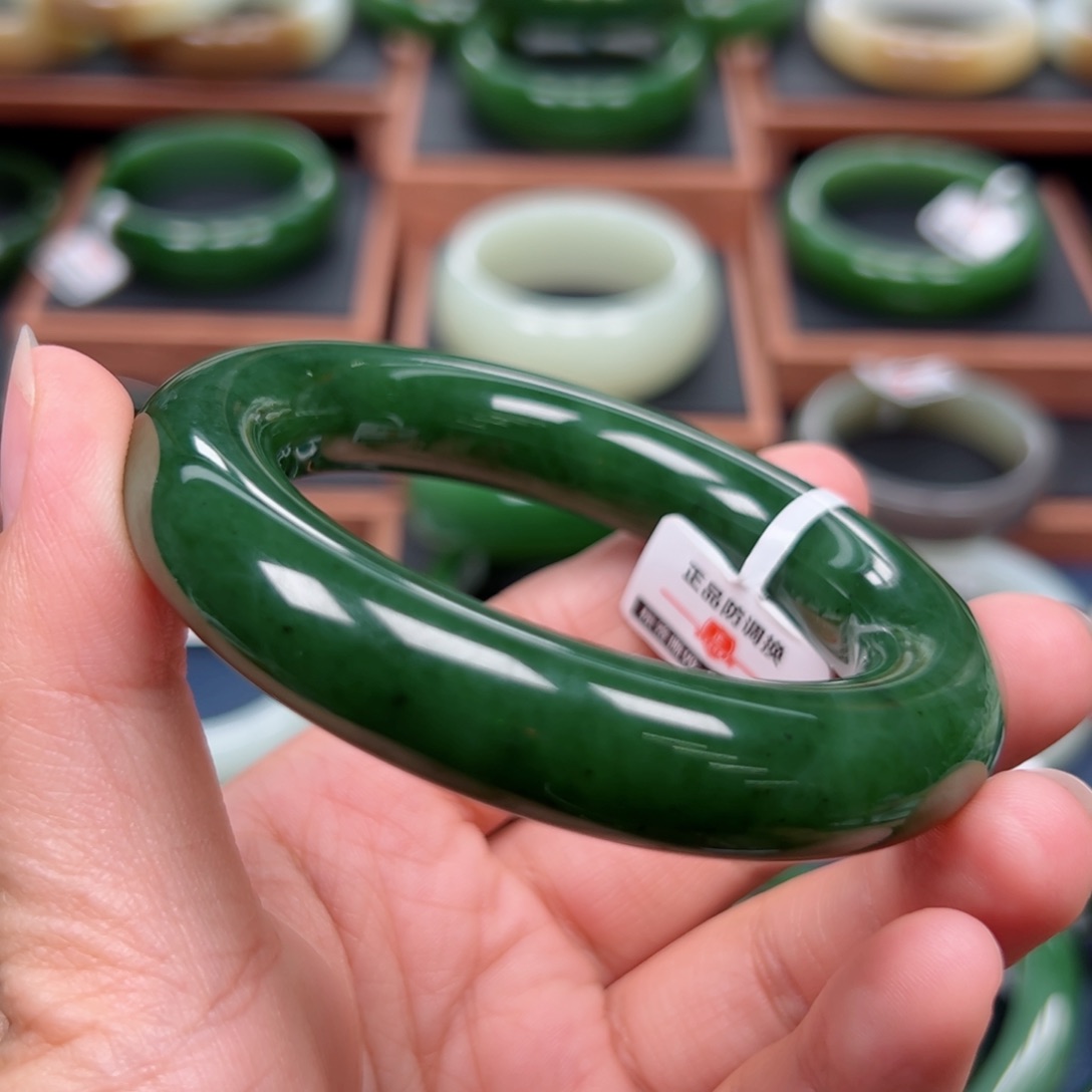 未镶嵌手镯和田玉（碧玉）