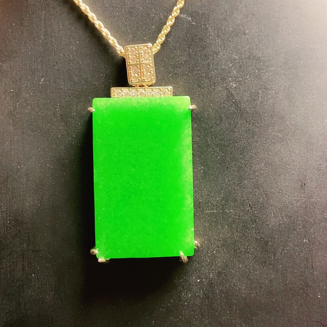 翡翠14K金镶嵌颈饰吊坠