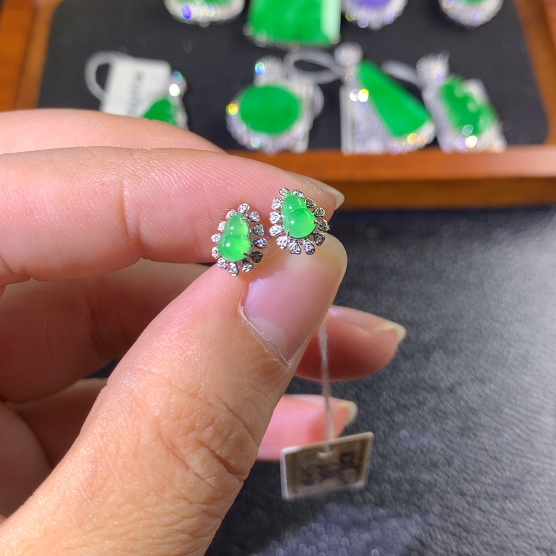 翡翠18K金镶嵌耳饰翡翠