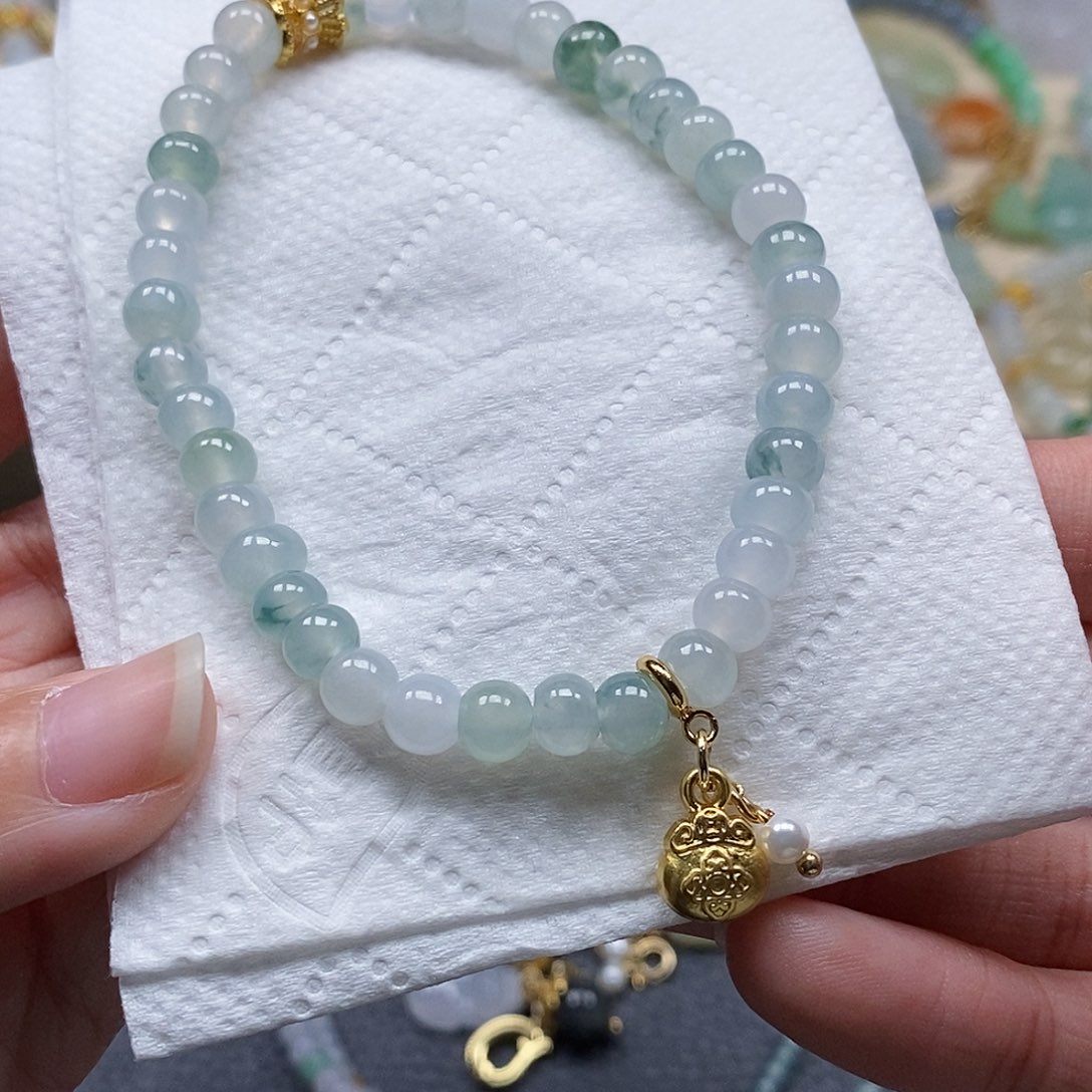 翡翠颈饰未镶嵌闪