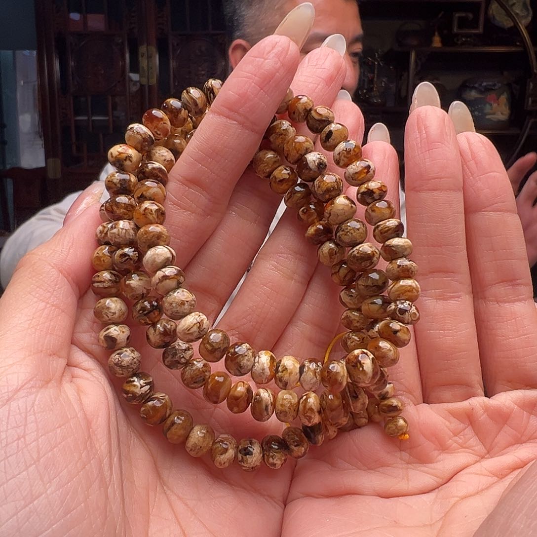 琥珀裸石未镶嵌七****姐抚顺琥珀30414。7mm