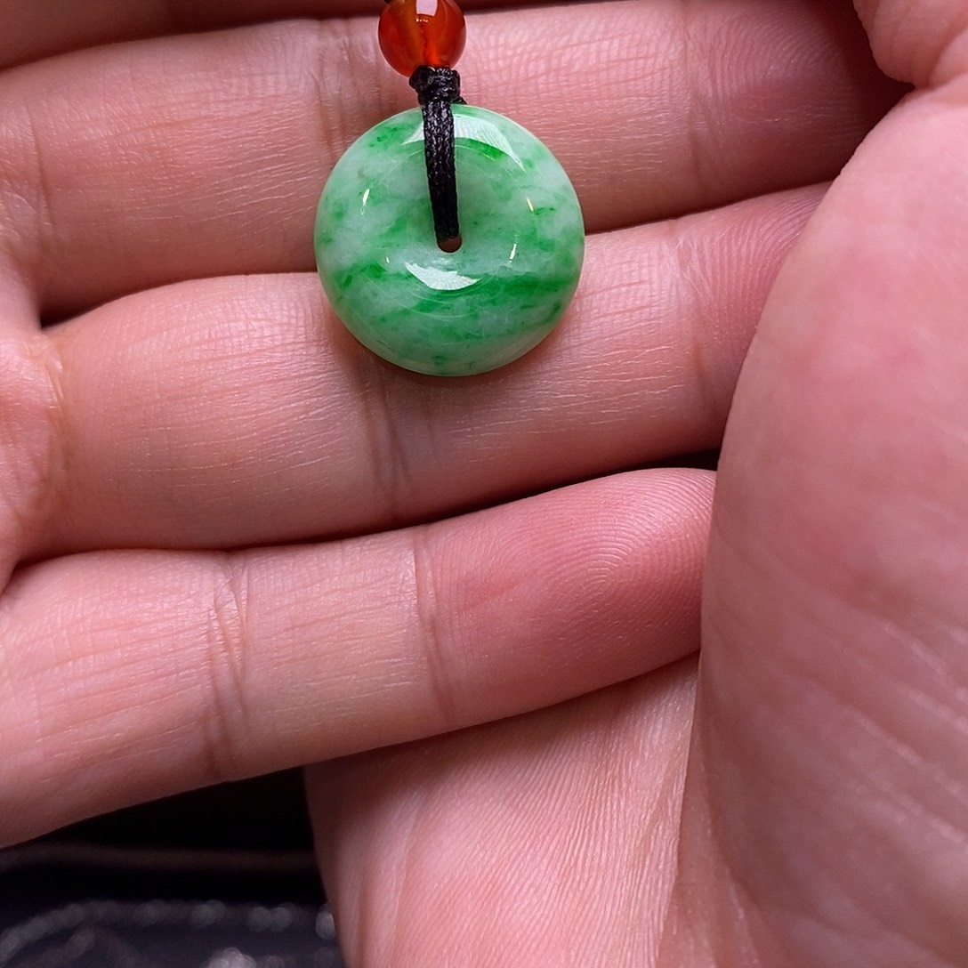 翡翠未镶嵌颈饰平安扣