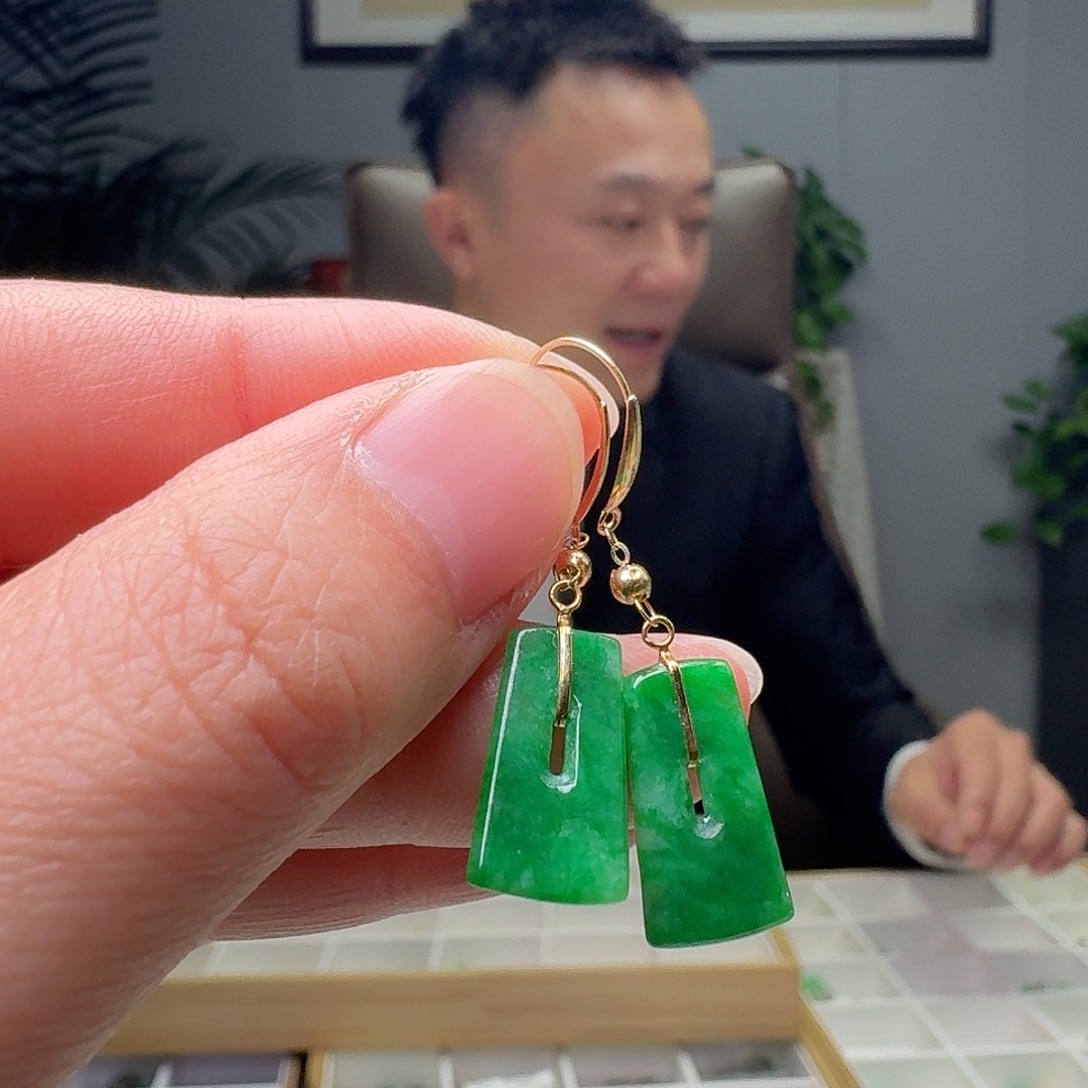 翡翠18K金镶嵌耳饰天然