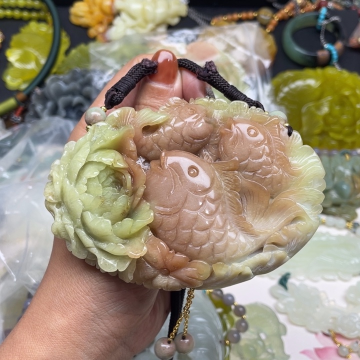 泓***ì蛇纹石玉未镶嵌颈饰