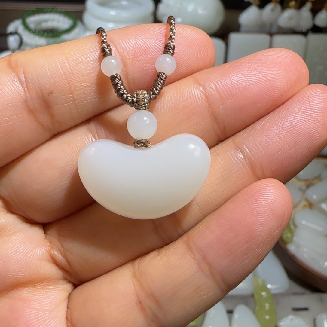 和田玉未镶嵌颈饰