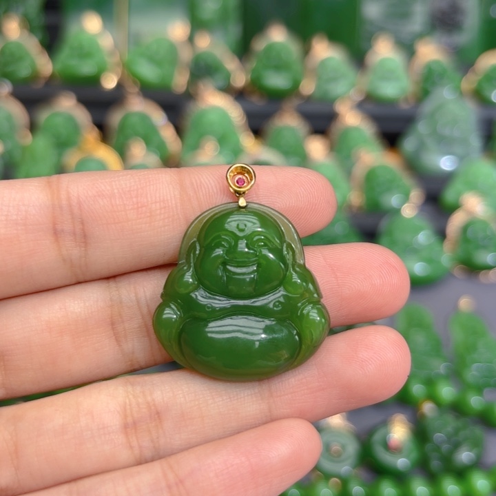 颈饰18K金镶嵌和田玉（碧玉）