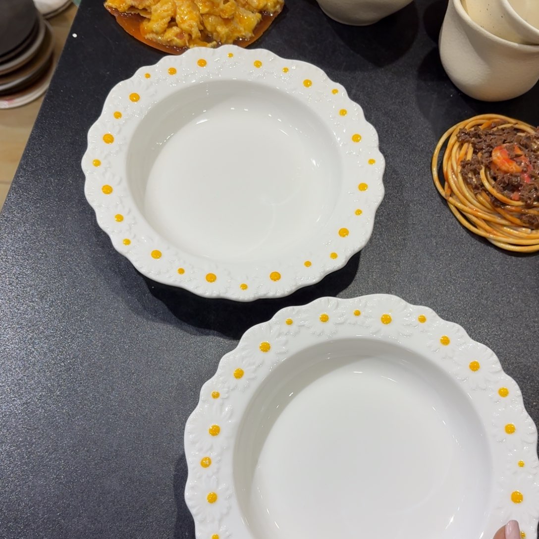 瓷微瑕两个不影响使用介意勿拍