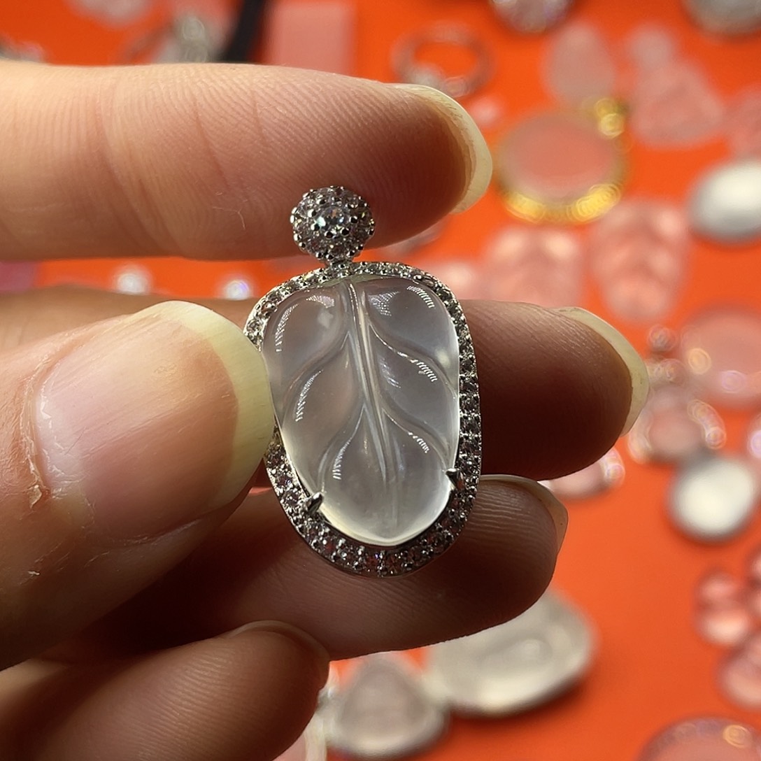 石英质玉颈饰未镶嵌