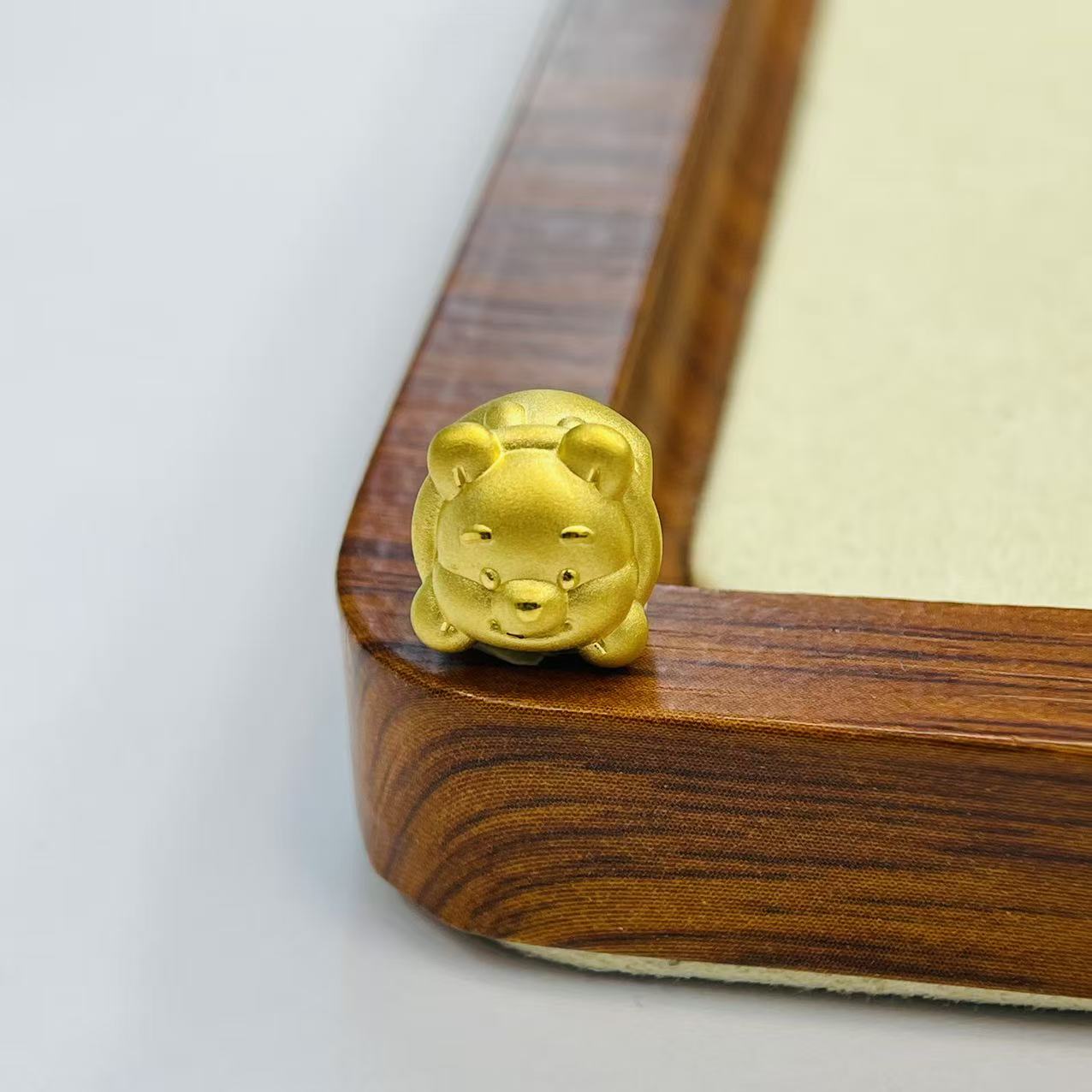 辉通黄金足金999维尼熊转运珠DP2681-01190