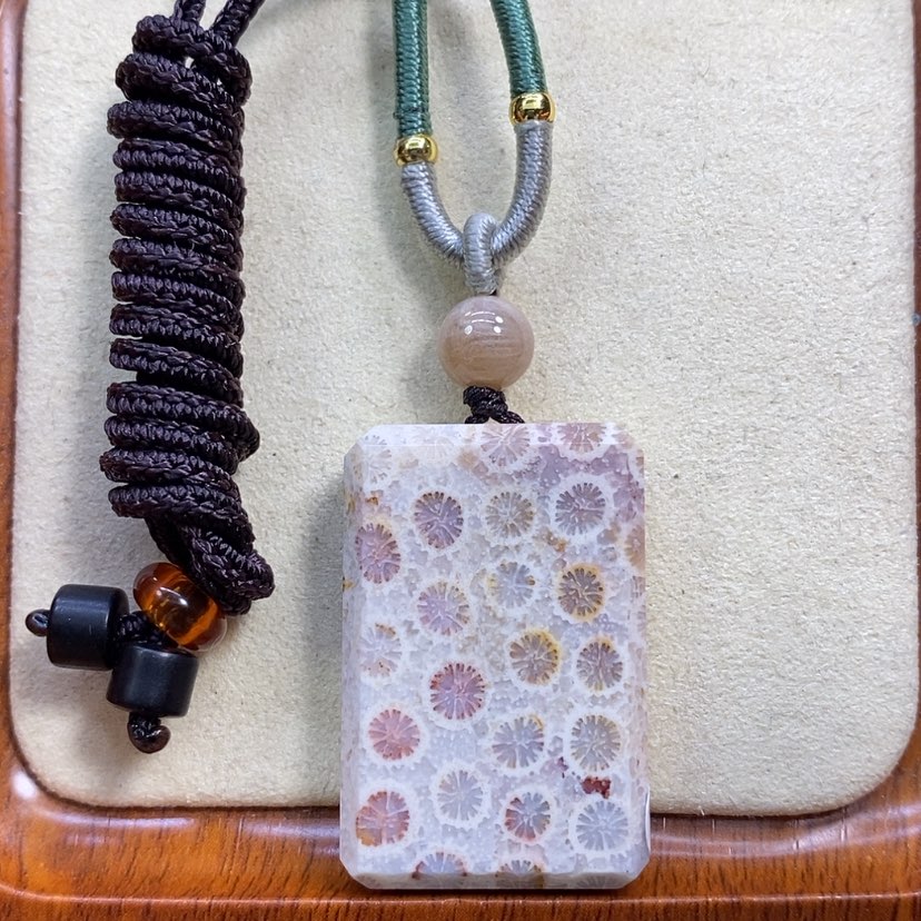 【闪购商品】硅化珊瑚（珊瑚玉）颈饰未镶嵌K12