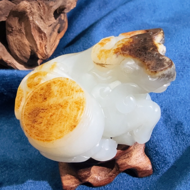 【伟伟鉴定】和田玉 籽 料 牛 手把件 55/36/30 高端收藏精品