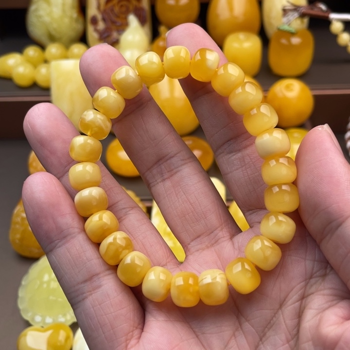 琥珀未镶嵌颈饰如图