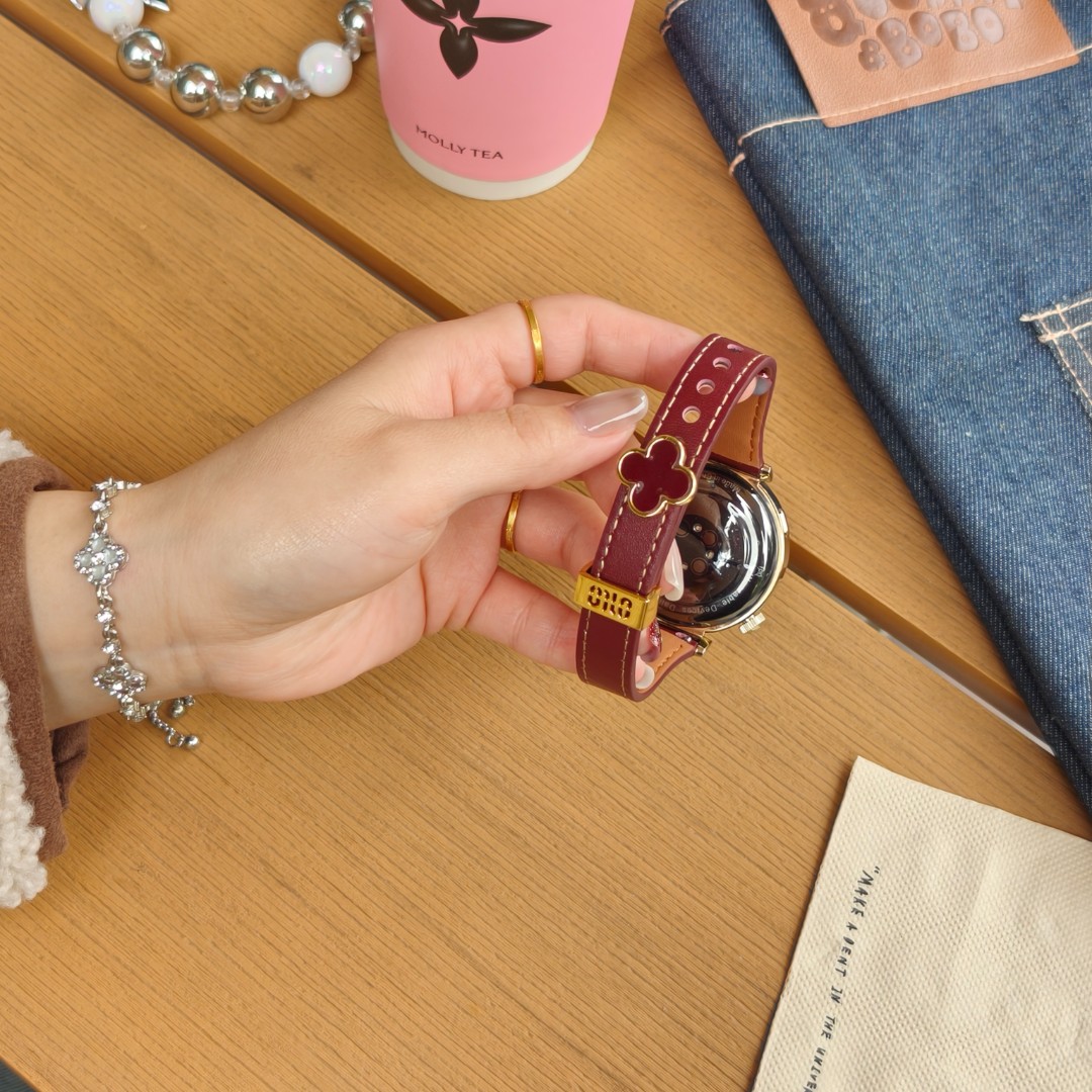 适用华为gt6手表带女款gt5铆钉扣watch5四叶草真皮GT4GT3秋冬气质