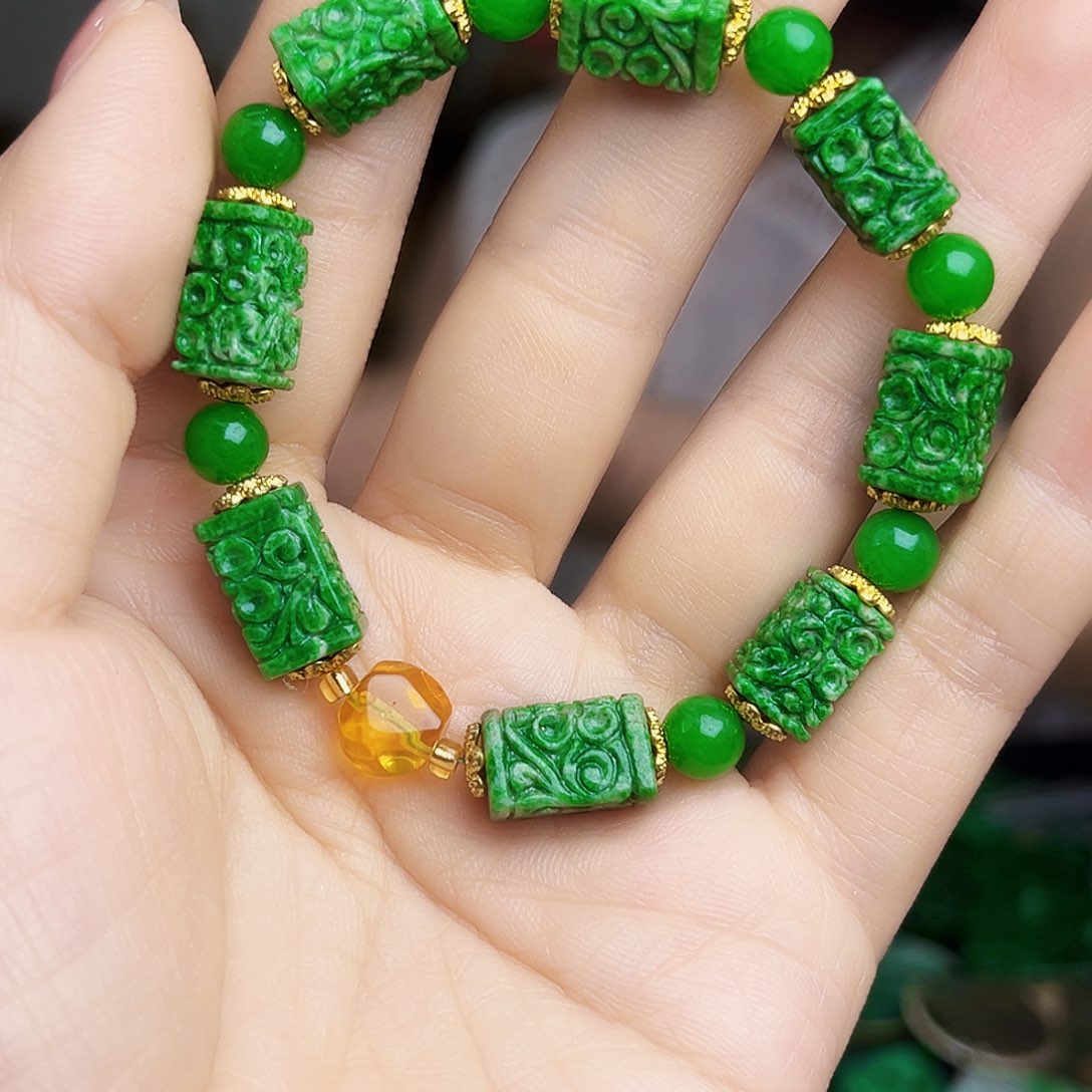 翡翠未镶嵌颈饰多样性