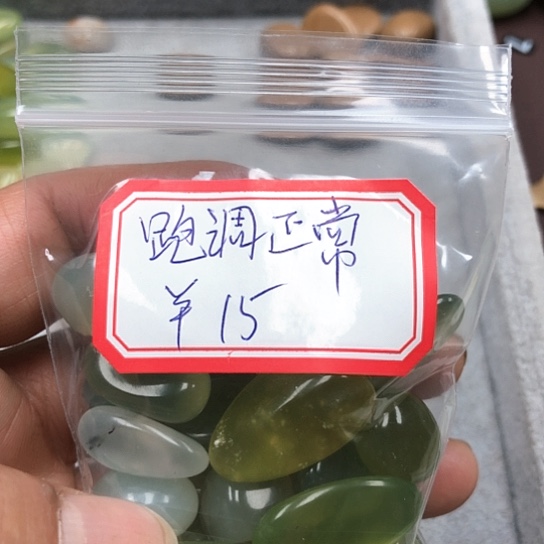 蛇纹石玉颈饰未镶嵌跑****外