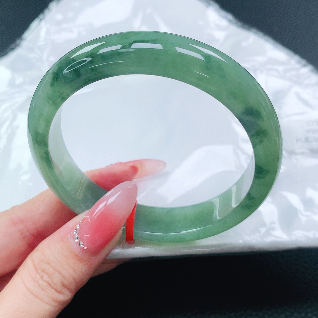 翡翠手镯未镶嵌57圈