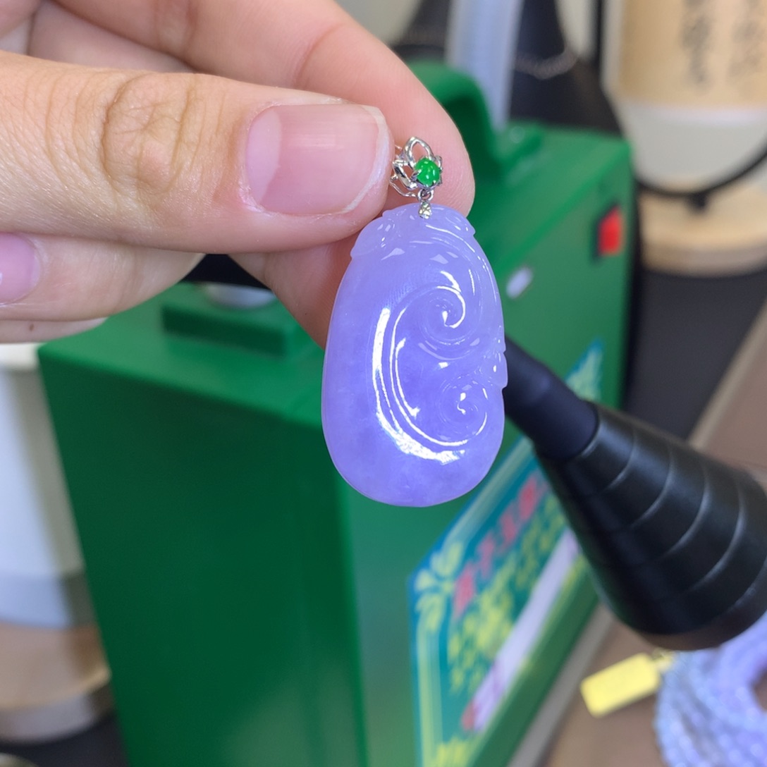 翡翠颈饰18K金镶嵌翡翠