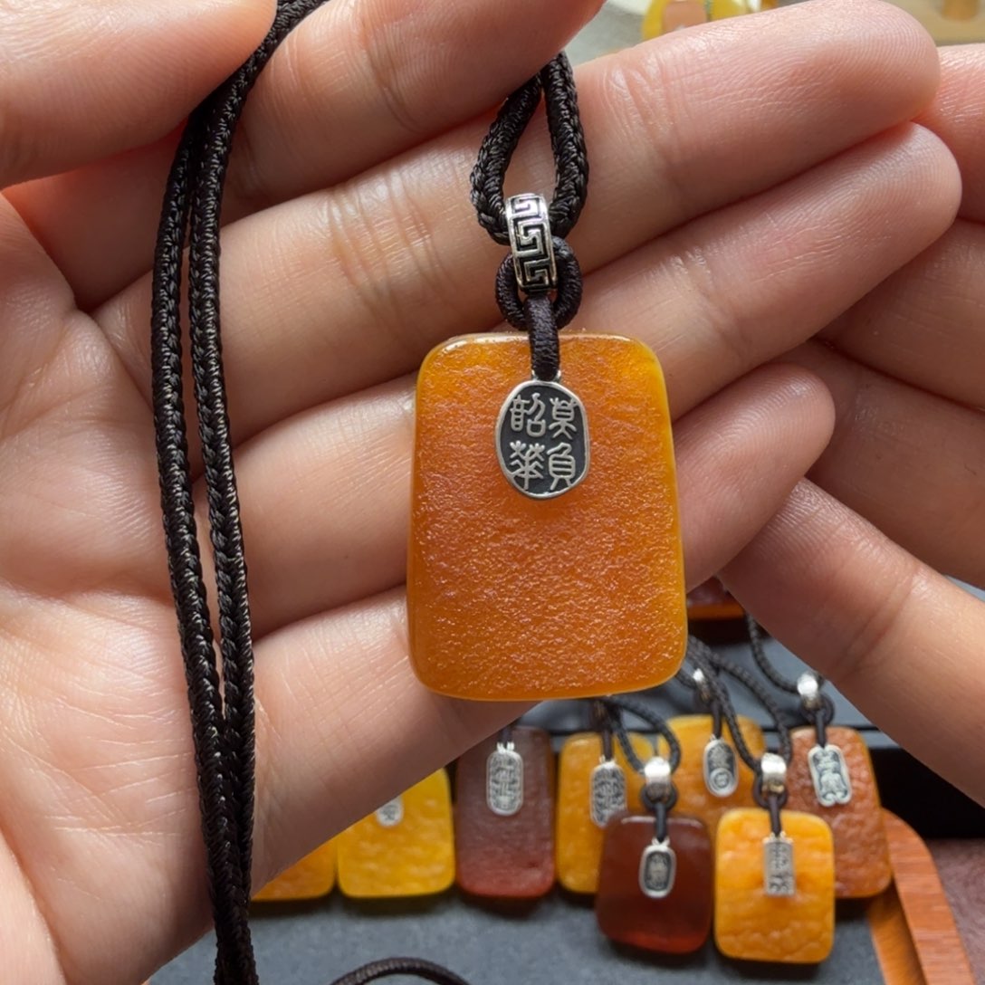 琥珀吊坠(赠链)未镶嵌