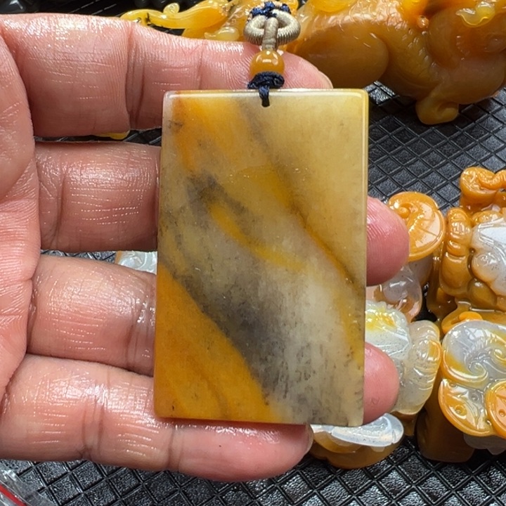 石英质玉（黄龙玉）颈饰合金