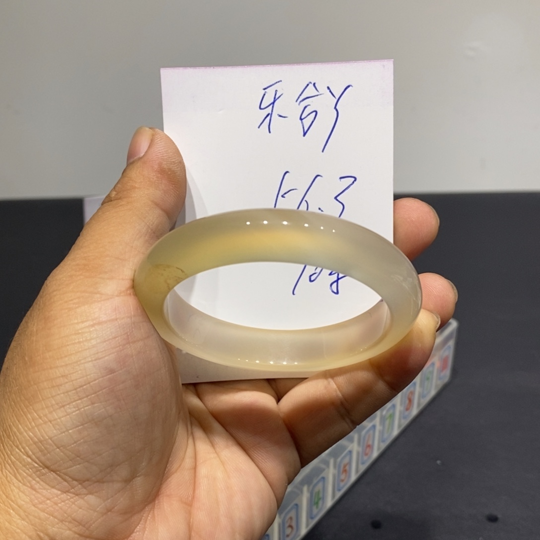 乐***丫玛瑙/玉髓未镶嵌手镯