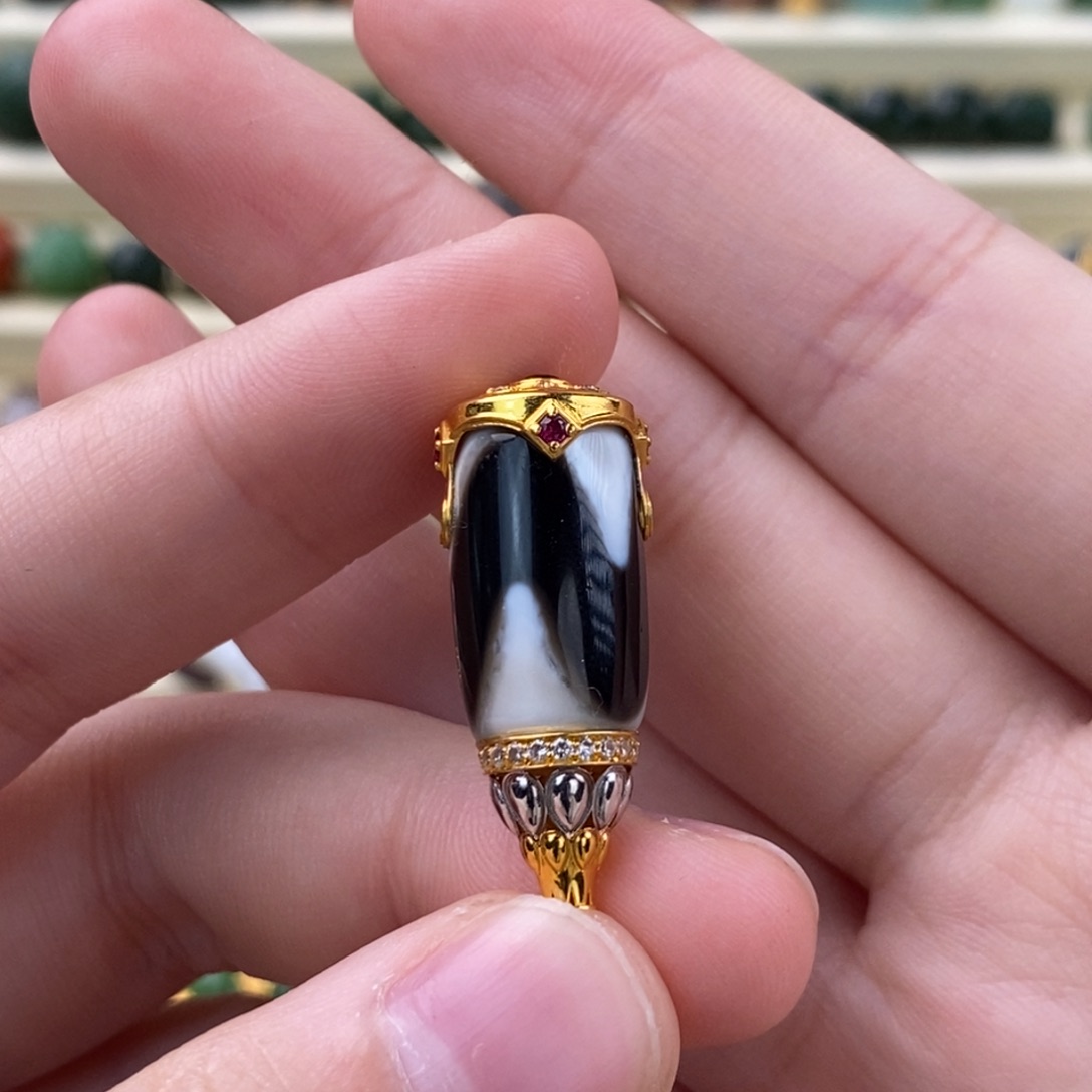 玛瑙/玉髓18K金镶嵌颈饰