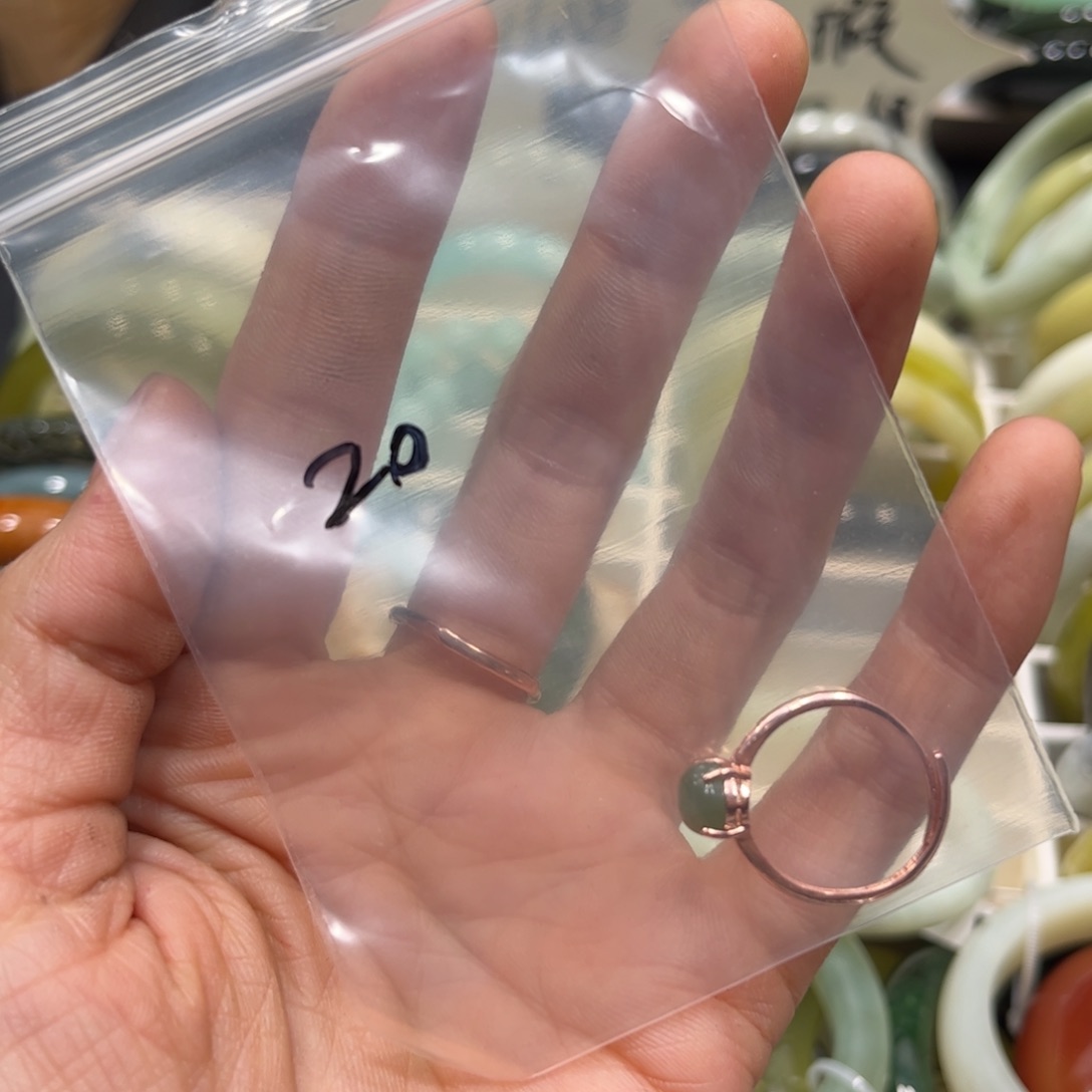 和田玉戒指未镶嵌浅**笑