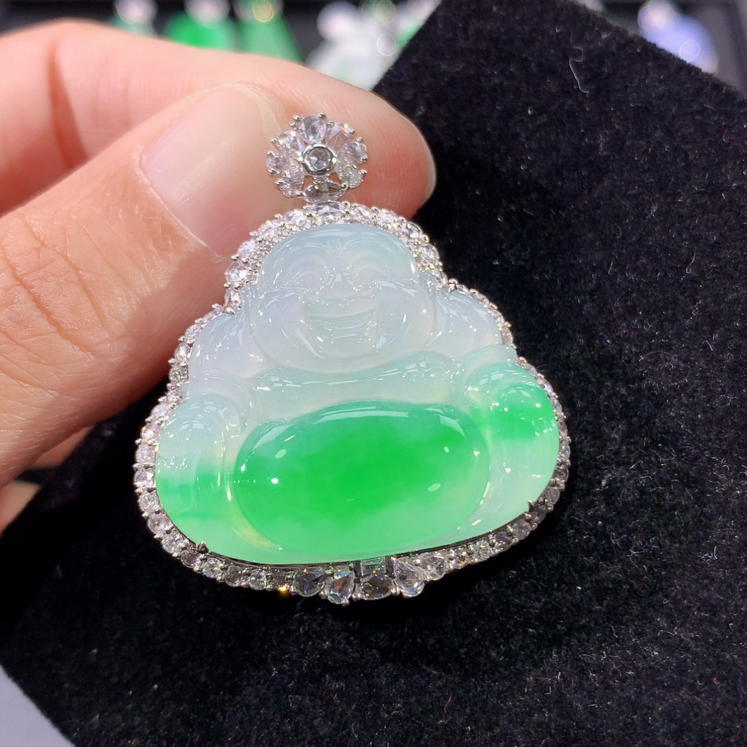 翡翠18K金镶嵌颈饰