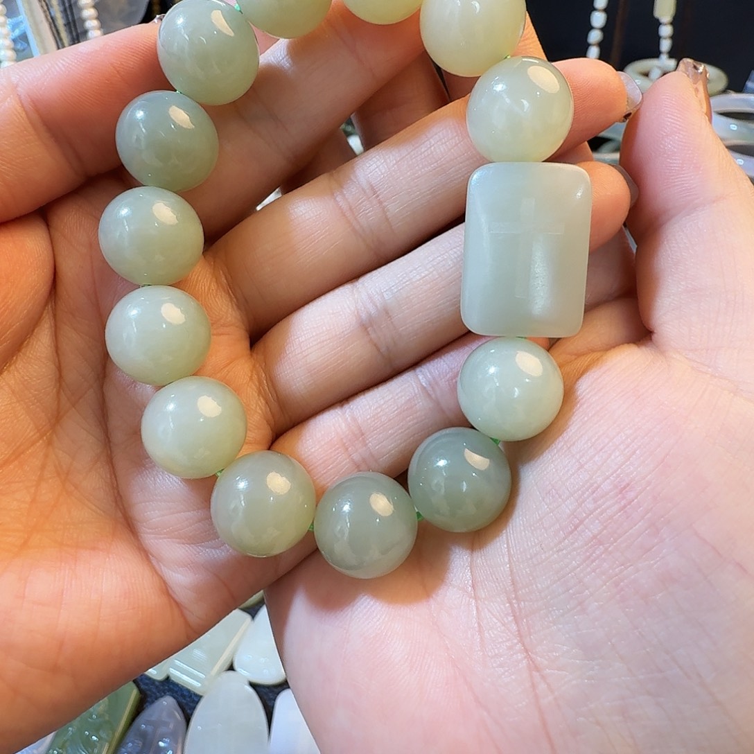 红***军和田玉未镶嵌手链