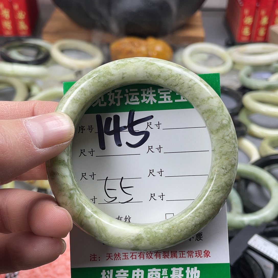 蛇纹石玉手镯未镶嵌
