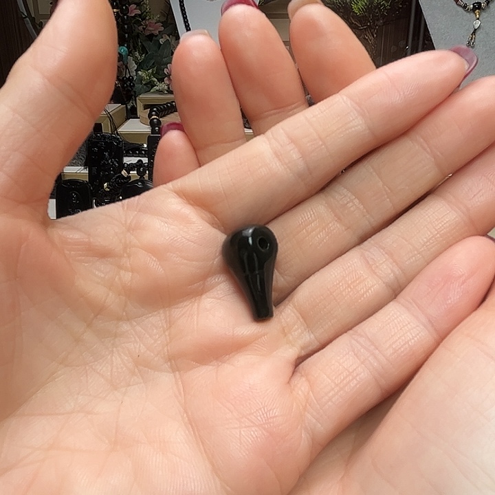 若***行和田玉（墨玉）未镶嵌颈饰三通