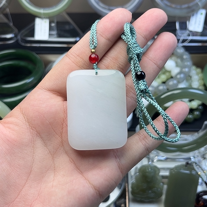 石英质玉未镶嵌颈饰