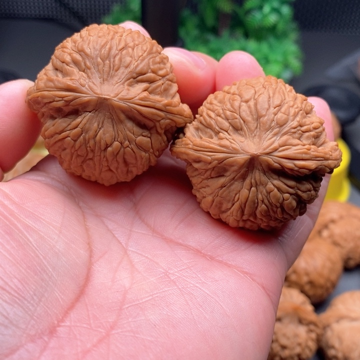 文玩核桃把件绣球