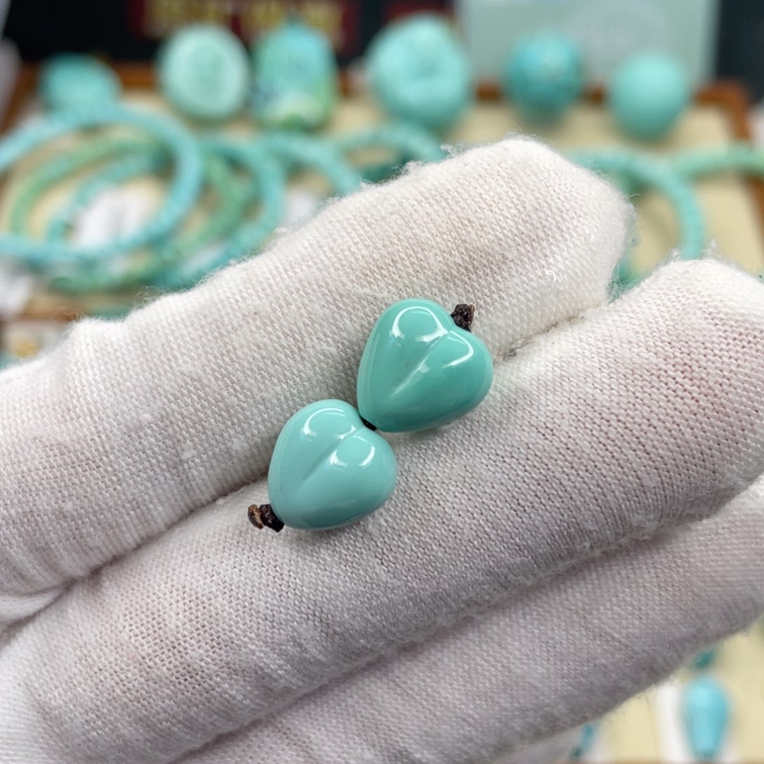 绿松石未镶嵌颈饰