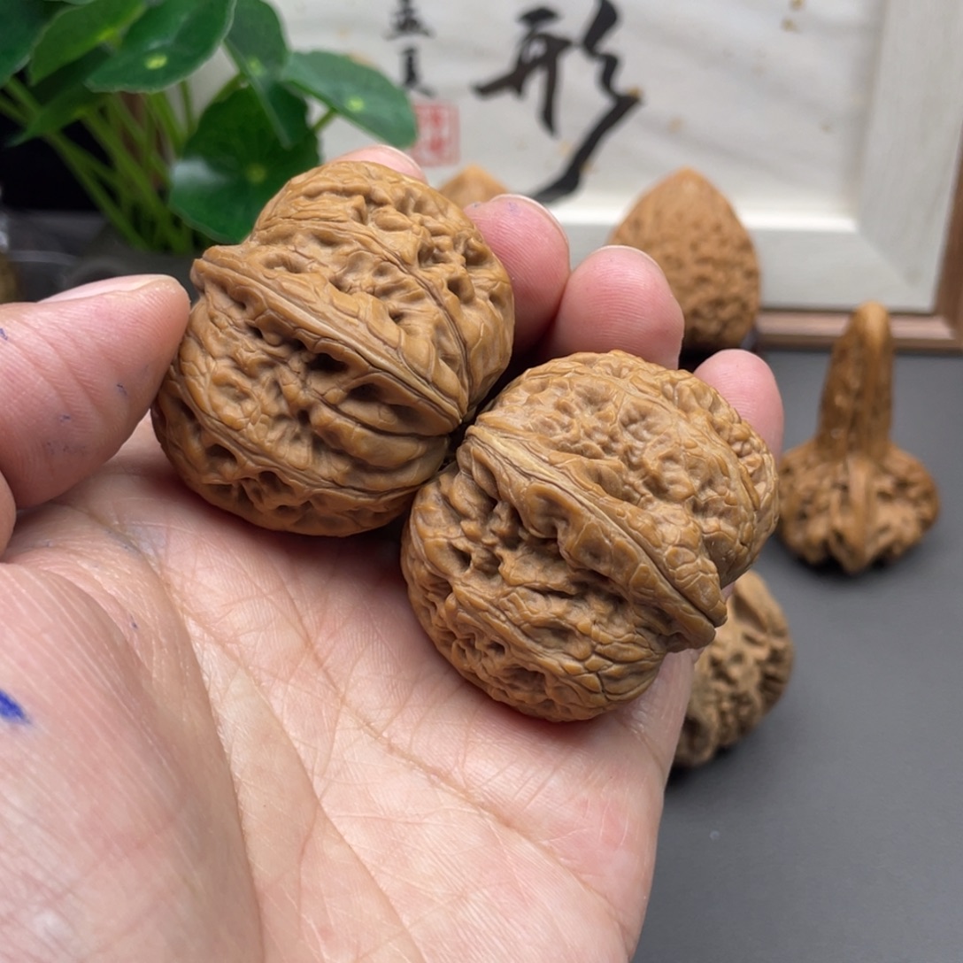 A***.文玩核桃吊坠大克重元宝