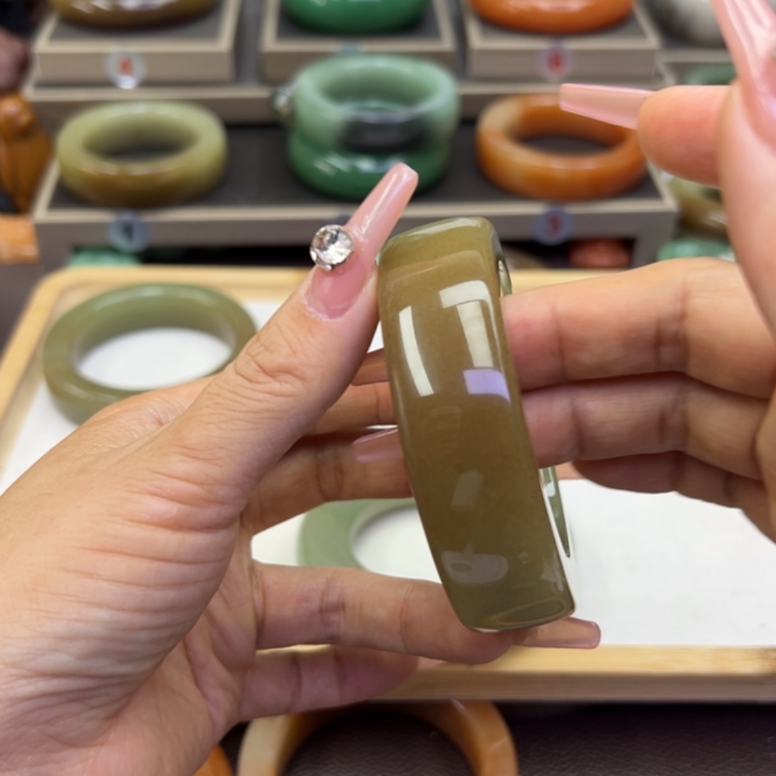 未镶嵌手镯石英岩玉C****芯