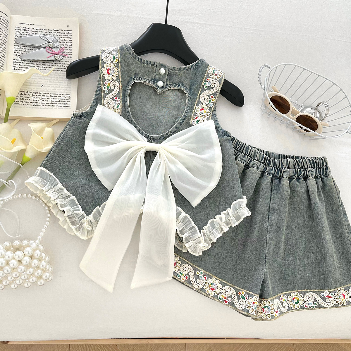 夏季女童时尚复古牛仔女孩爱心蝴蝶结不规则上衣裤子套装SC40212