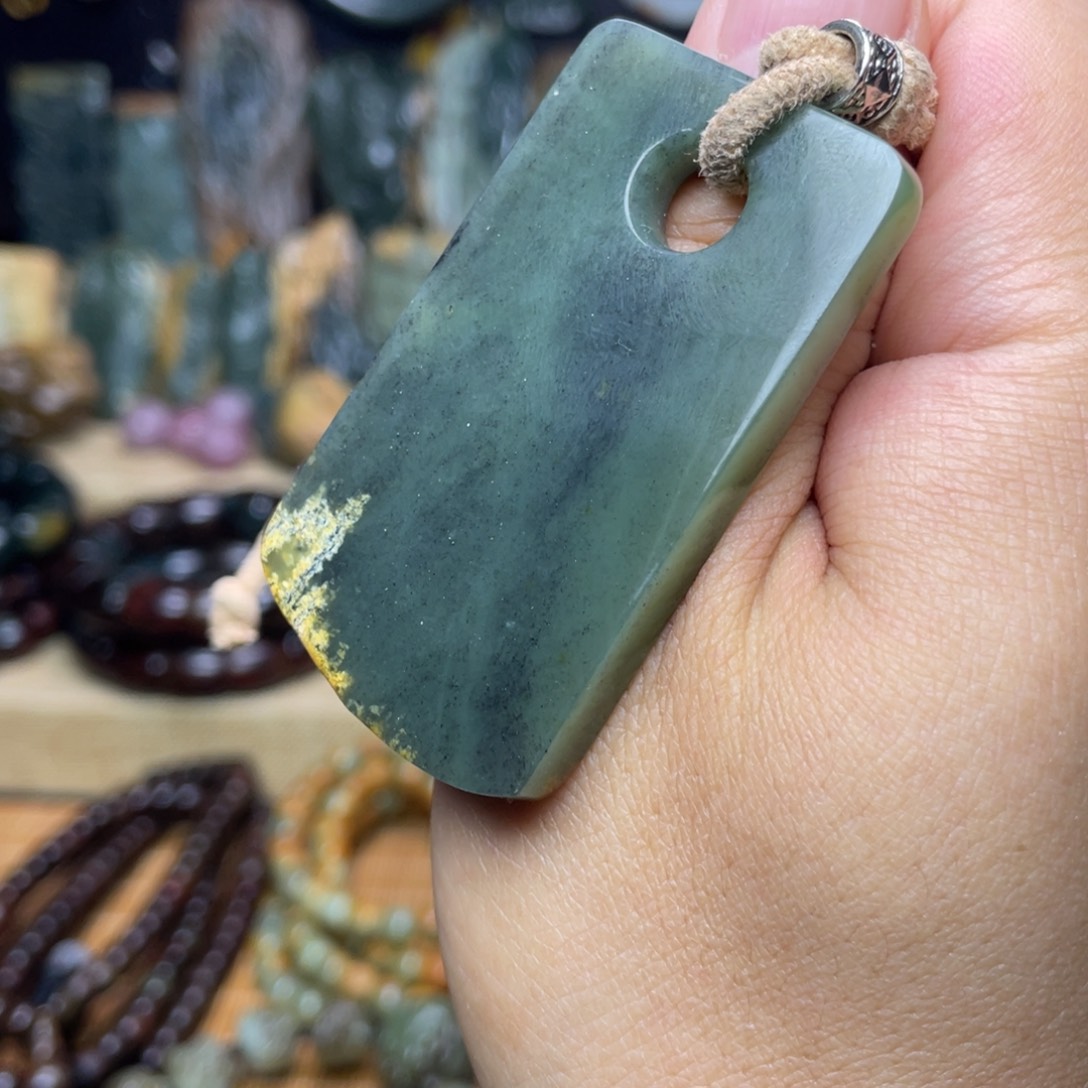 岫岩河磨玉（透闪石质玉）未镶嵌颈饰