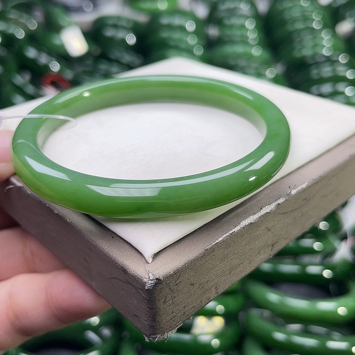 未镶嵌手镯和田玉（碧玉）