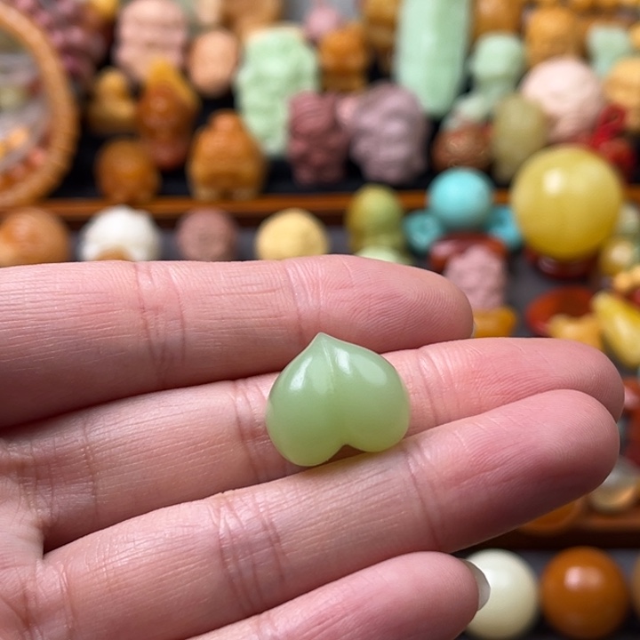 石英质玉（缅黄）未镶嵌珠宝半成品屁桃