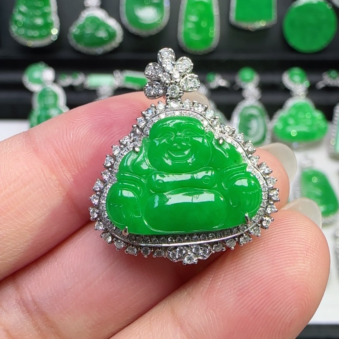 翡翠18K金镶嵌颈饰吊坠