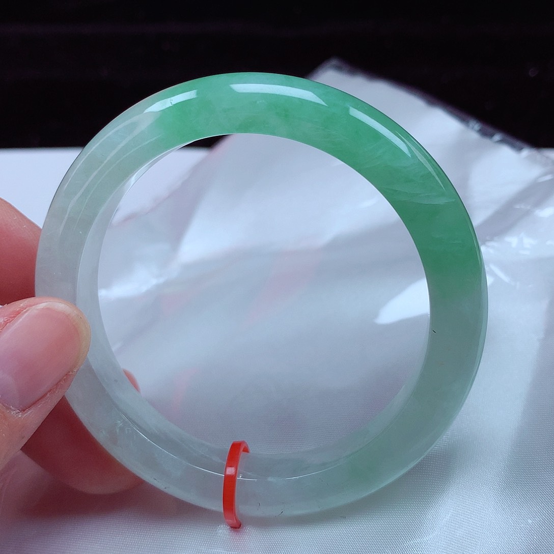 翡翠手镯未镶嵌54圈