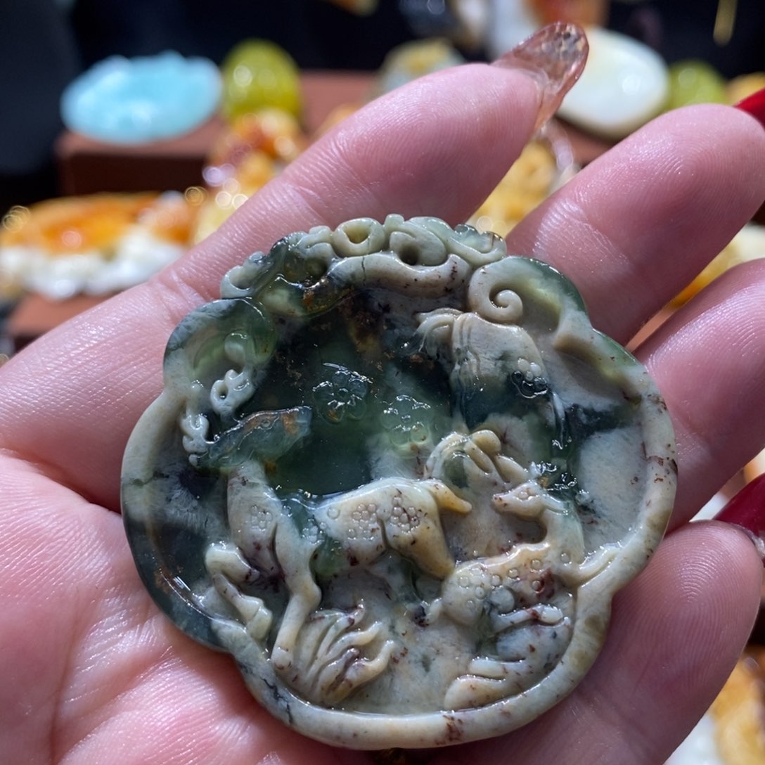 蛇纹石玉颈饰未镶嵌