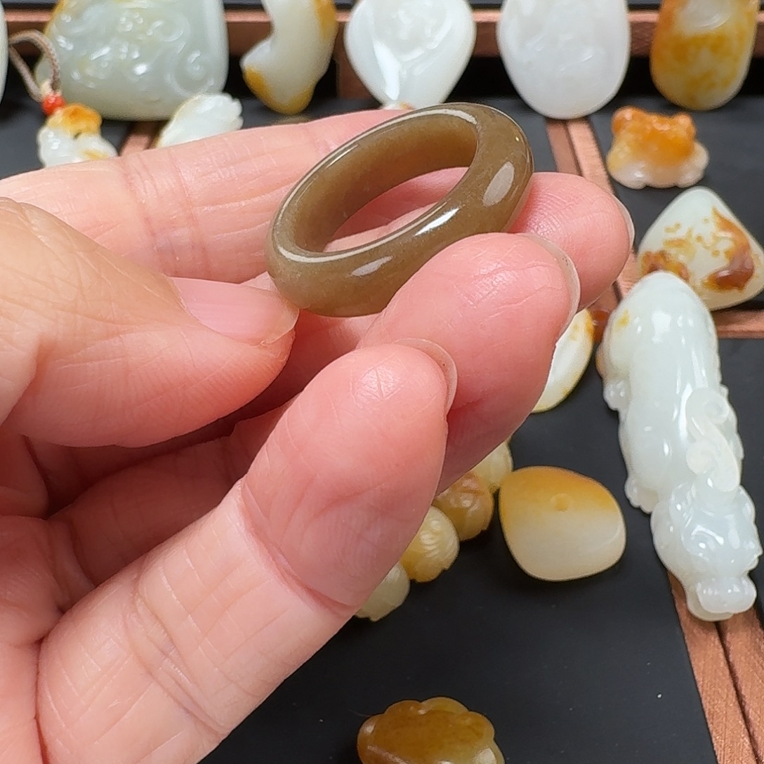 和田玉未镶嵌戒指