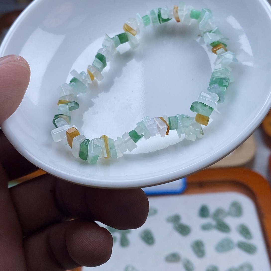 翡翠颈饰未镶嵌碎碎冰手串