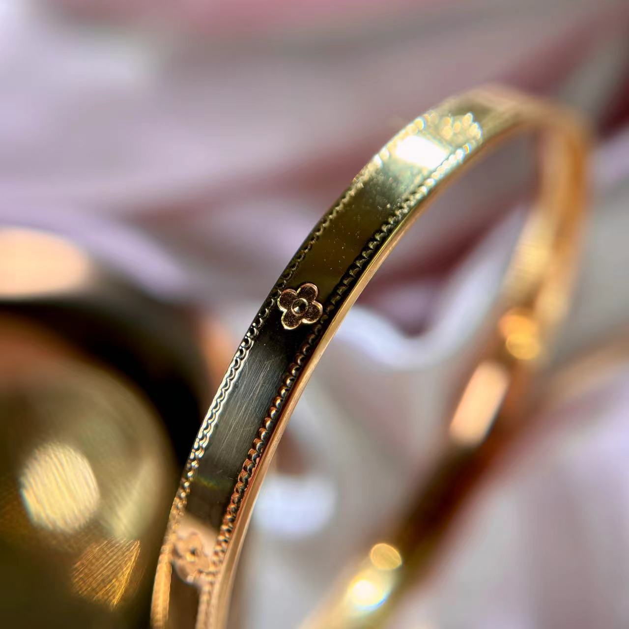 Z-8026  时尚精工幸运草手镯   GF 支撑工艺 + 专柜礼盒