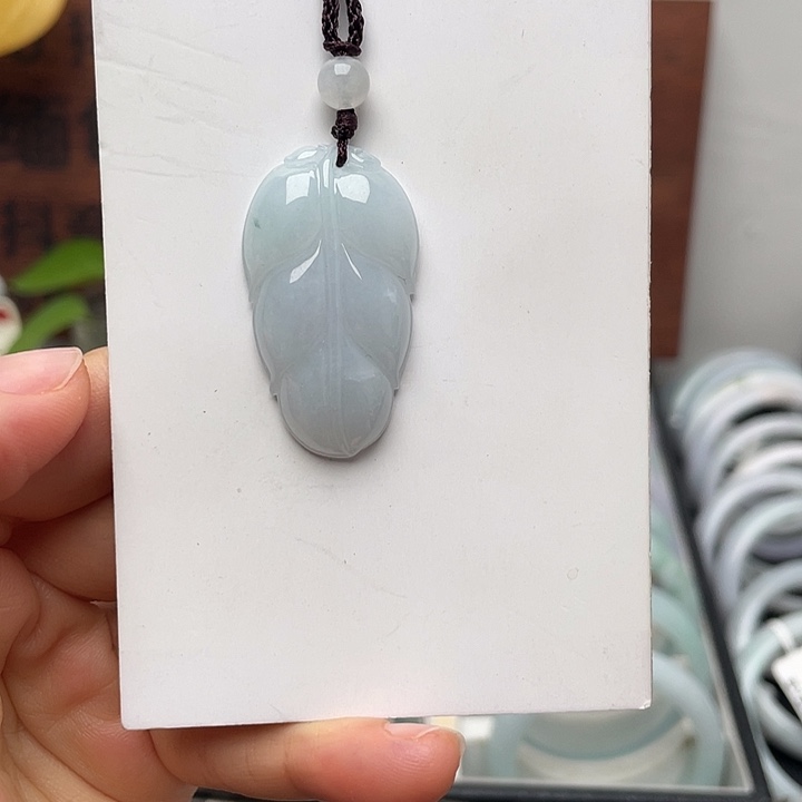 翡翠未镶嵌颈饰叶子吊坠