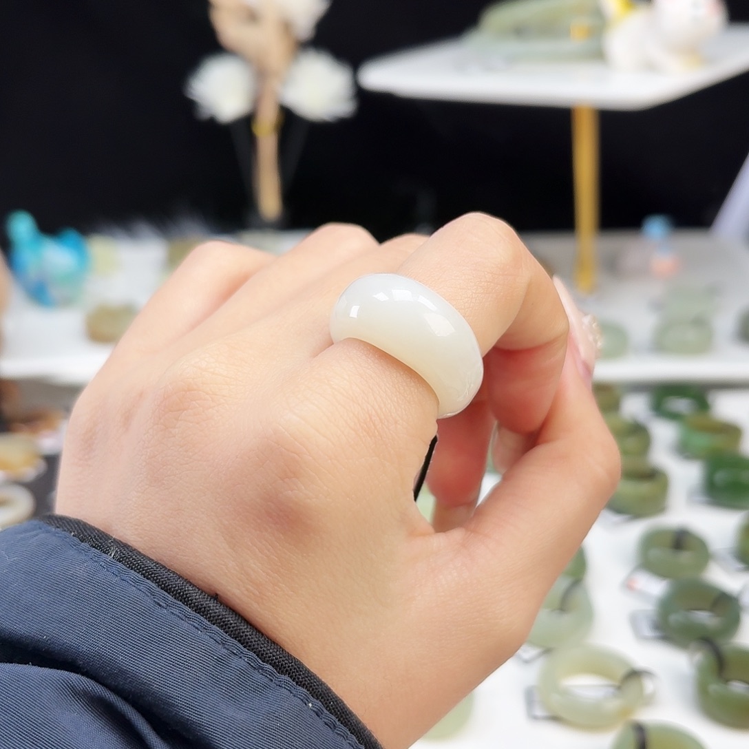 和田玉未镶嵌戒指P20俄白馒头17.3不退换